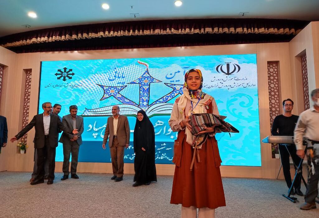 درخشش عضو هنرمند کانون استان کرمانشاه در اولین جشنواره هنری سمپاد