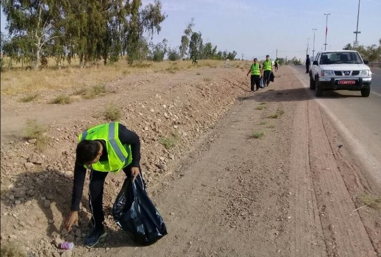 پاکسازی مسیر زوار اربعین با ۲۵ نفر از محکومین مجازات های جایگزین حبس در کرمانشاه